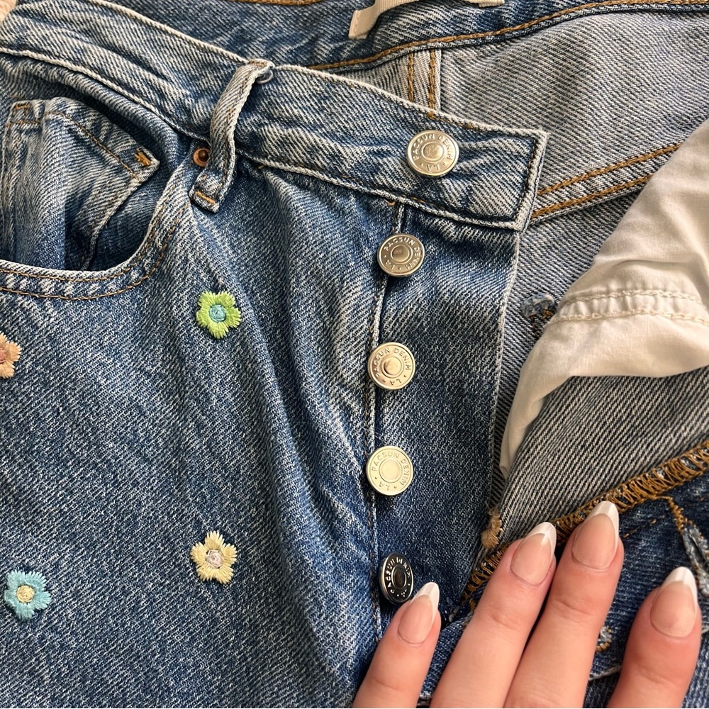 floral embroidered jeans 💐